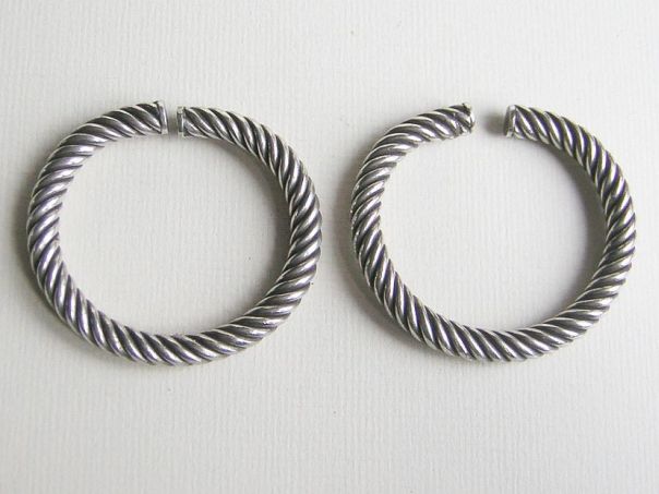 Pair of twisted child’s bangles - (0378)